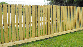 Vertical panel fencing